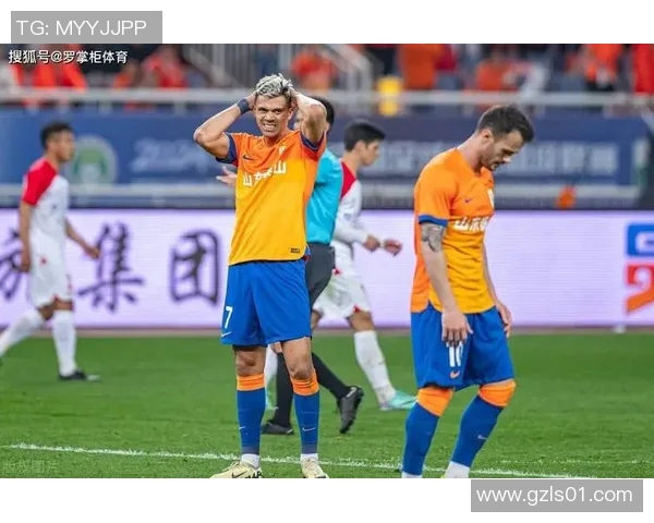 足球明星激烈互骂瞬间大揭秘精彩图片回顾引发球迷热议与讨论 足球明星激烈互骂瞬间大揭秘精彩图片回顾引发球迷热议与讨论